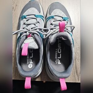Merrell Siren 4 Womens Trail Shoes w/ vibram sole in gray/pink/teal size 8